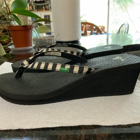 Sanuk Womens Sandals, Size 7, New - Picture 4 of 6